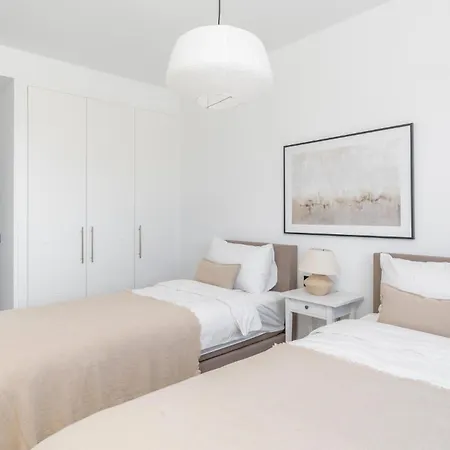 Contemporary 2-bedroom With Views To Africa Lejlighed