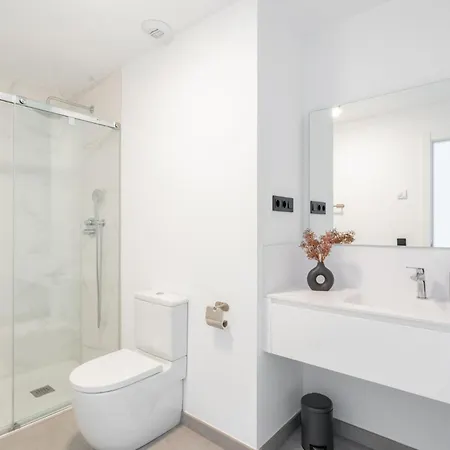 Contemporary 2-bedroom With Views To Africa *